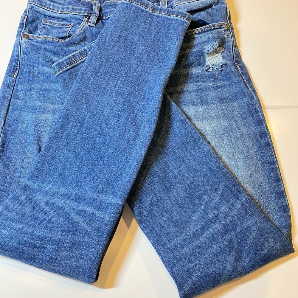 BlankNYC
The Bond Mid Rise Skinny Jeans - Picture 7 of 9
